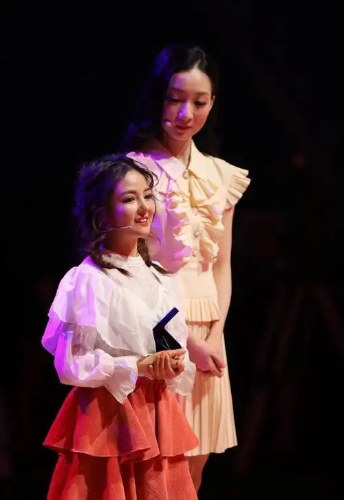 "最美袖珍人"颜值高,曾穷到吃老鼠到年入百万,她感激一个人