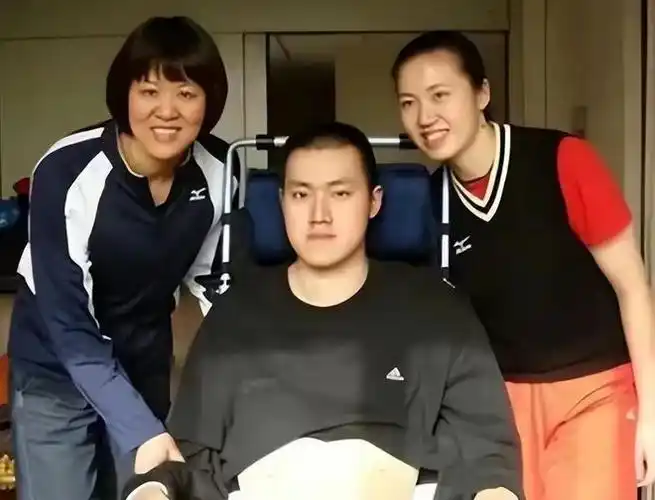 周苏红官至正厅领导,照顾瘫痪丈夫5年,离婚后改嫁大8岁富豪|汤淼|朱婷