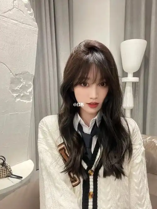 女生中长发发型蓬松自然好打理