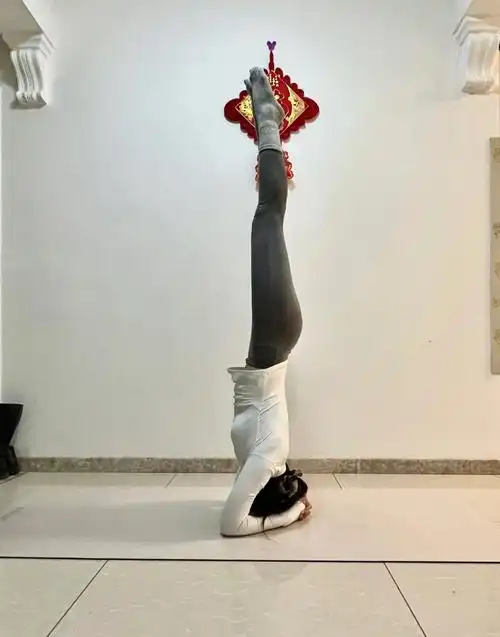 三个月头倒立算快还是慢