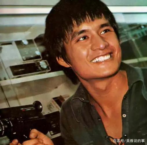 傅声去世,哥哥说现场怪异,甄妮守寡4年生下的女儿竟跟他很像?