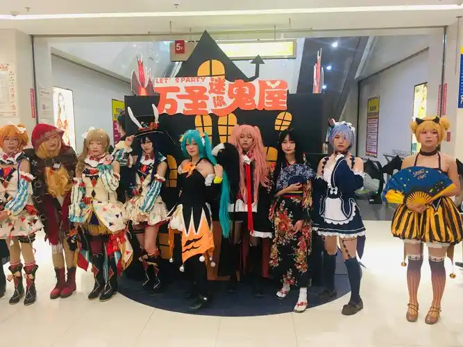 潢川丽宝广场举办万圣节cosplay活动
