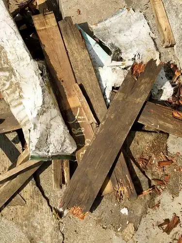 用废木板做了一个小花盒,种多肉