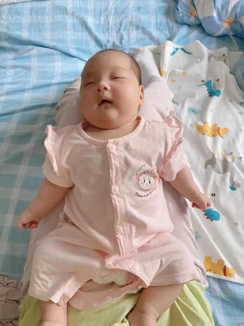 只要不放到0315,什么姿势都能睡着#穿尿不湿的不好惹 #睡着 - 抖