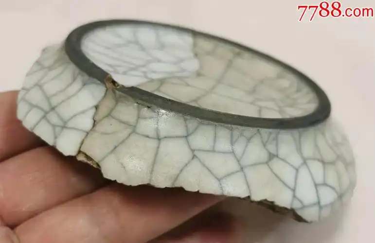 北宋哥窑白釉大瓶底部瓷片h