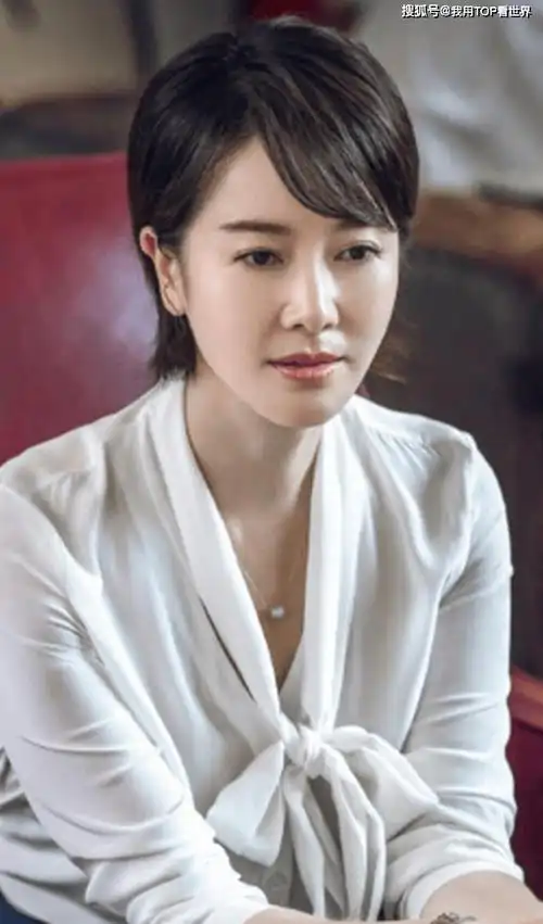 原创真乃人间尤物46岁左小青饱满性感着实迷人啊