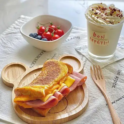 5分钟早餐00懒人版煎蛋火腿片三明治