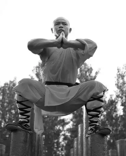 看了少林和尚练功的图片,你才知道人的身体是没有极限的