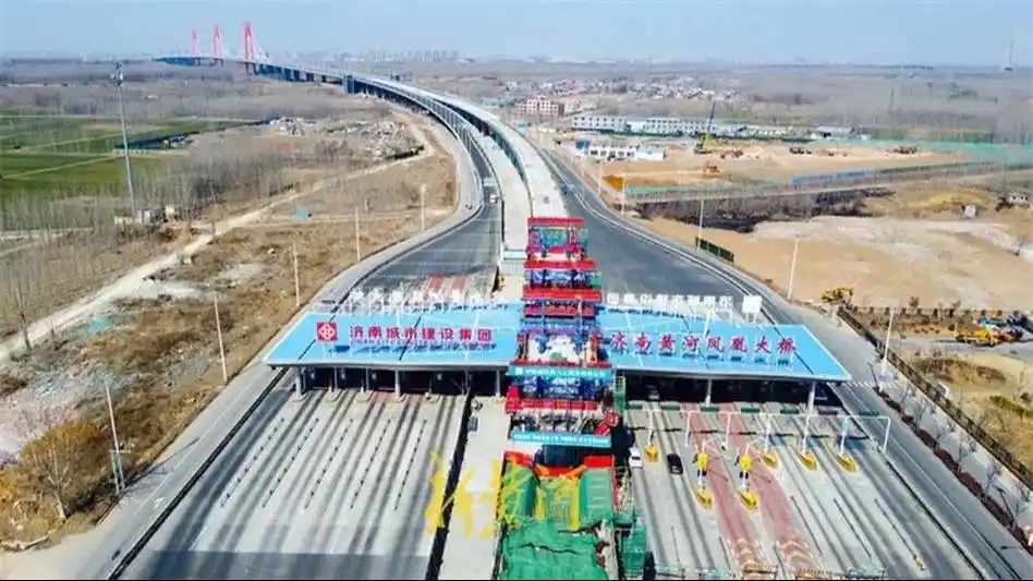 近日,在济南黄河凤凰大桥南首,道路中央正在建设市区至济阳区的 - 抖