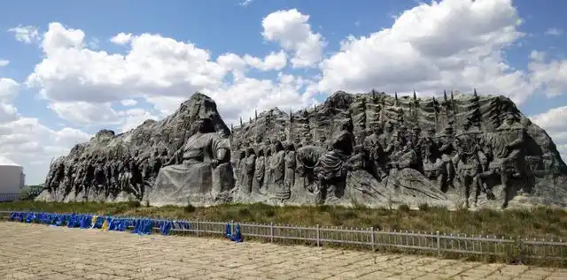 霸业遗址元上都,金莲川前作镜观