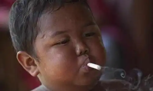 这个小孩每天吸烟40支香烟结果发生了什么