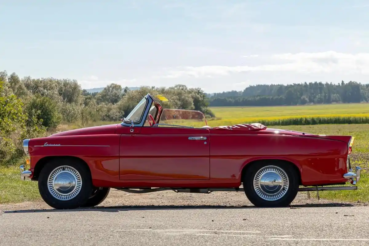 1956年斯柯达法比亚966跑车 - 抖音