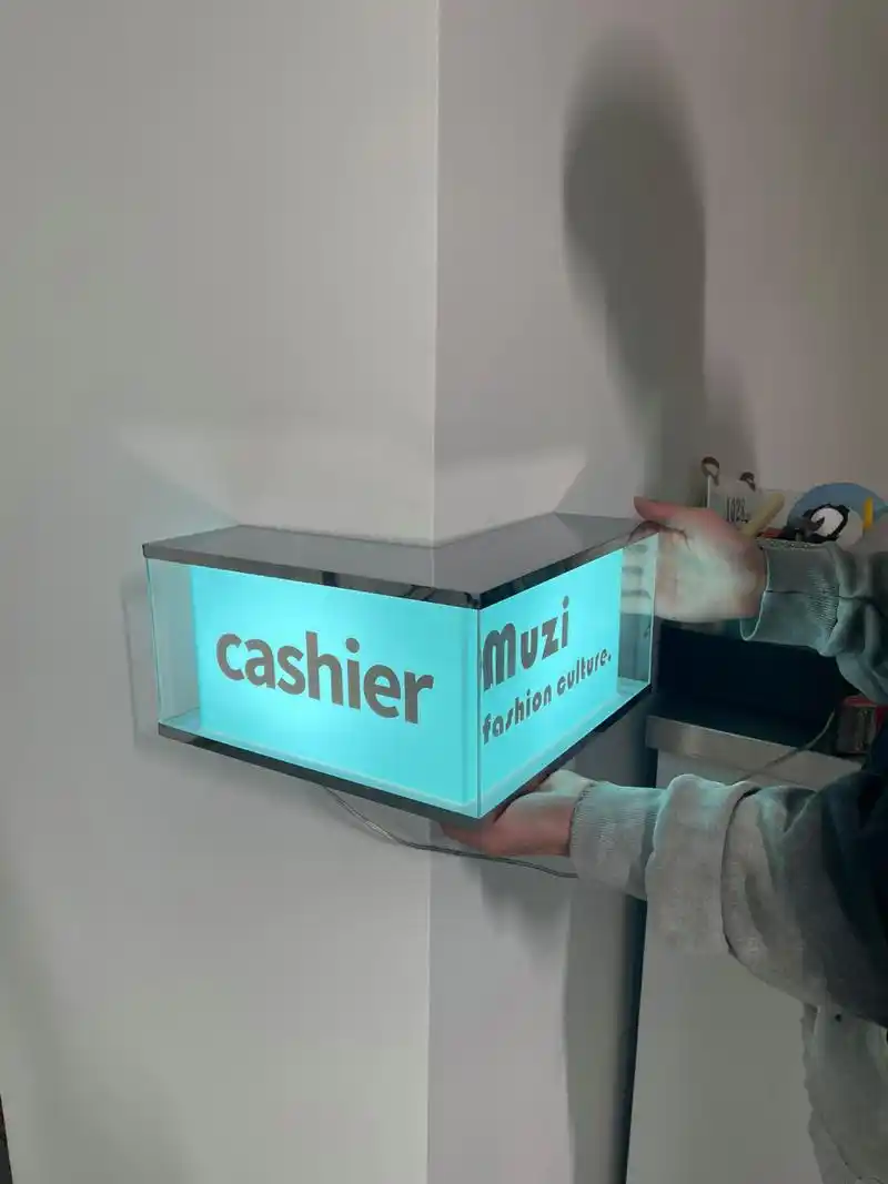 位置偏僻不要紧,创意转角灯箱帮到你07