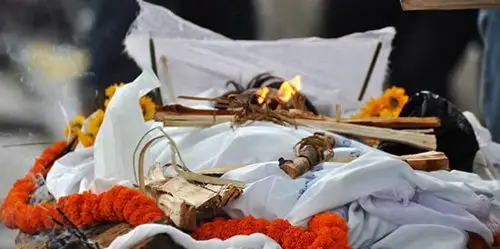 等的报告其实相当常见内容一般是尸体在火化过程中突然直直地坐起来