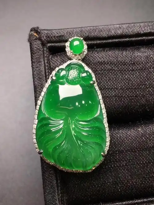 z6820翡翠18k金镶辣绿金鱼吊坠