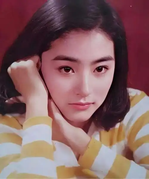 林青霞的时尚穿搭,跨越30多年依旧摩登高级,美得惊艳了时光_网易订阅