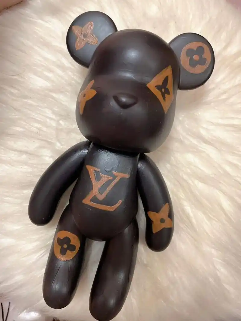 几十块就能拥有的lv联名暴力熊石膏娃娃 lv跟风涂鸦 在小红书看到别人
