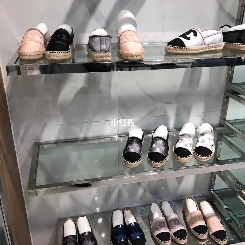 高端女鞋一手货源号广州国大领龙批发档