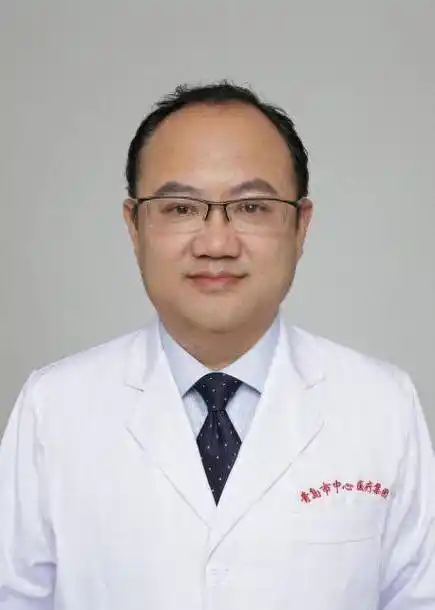 赵明媚,副主任医师,青岛市中心(肿瘤)医院神经外一科主任.