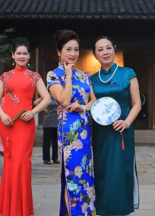 【旗韵丽影】新古里大型旗袍秀表演前部分人员留影