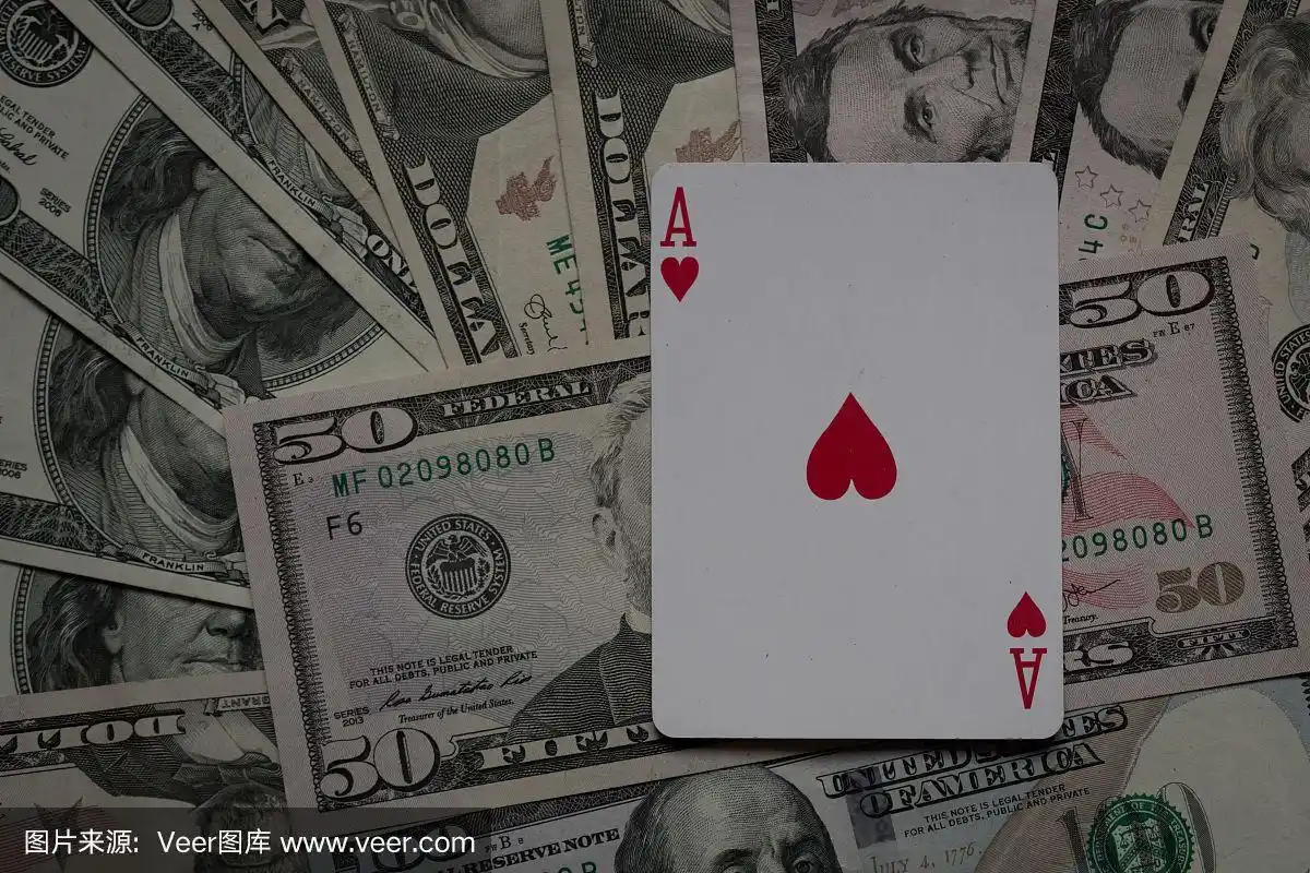 扑克牌:红桃a和美元钞票