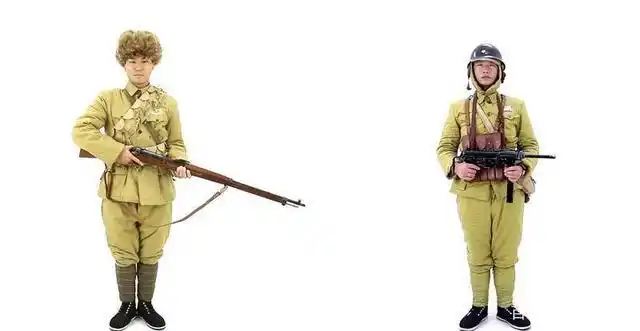 1949年中华人民共和国成立,中国人民解放军和台湾国军士兵军装