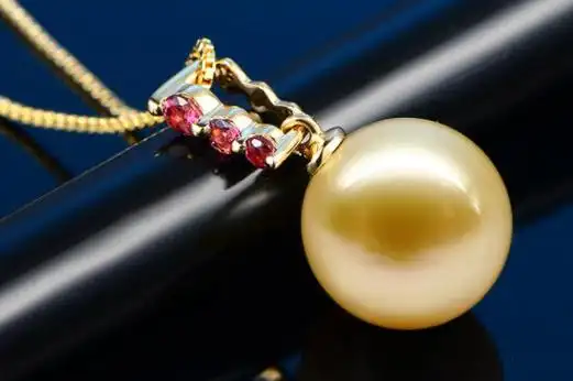 手电筒鉴别照珍珠方法