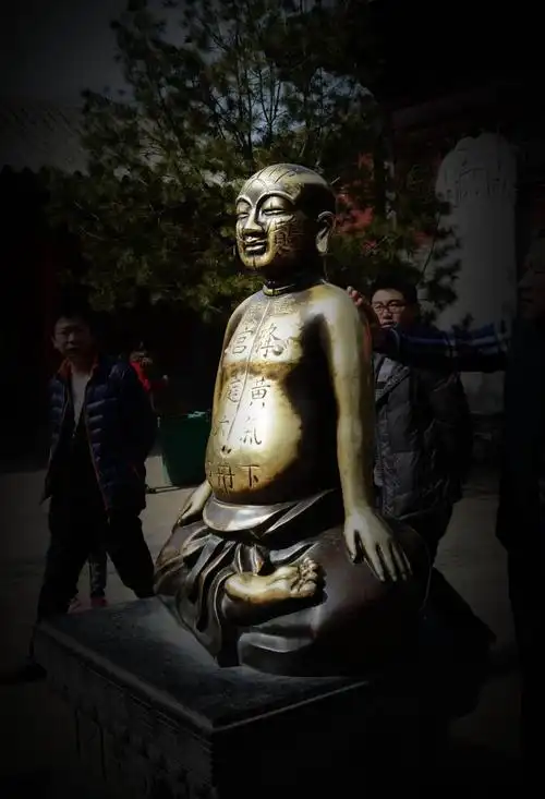 少林药局里的铜人