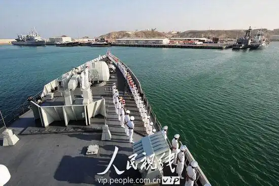 中国海军第五批护航编队首次靠港休整 (2)