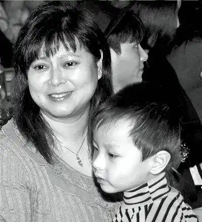 转发:艺人唐国强的婚姻波折_孙涛_女儿_工作