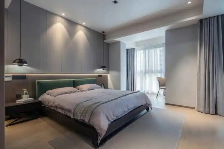 床头灯光的设计把主卧的氛围感拉满