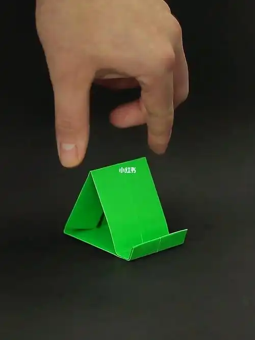 急需手机支架但是没有怎么办自己折一个