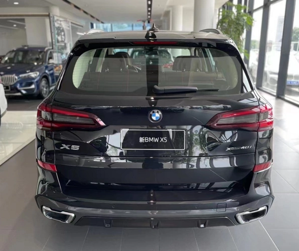 体验宝马x5:外观庞大,内饰不够豪华,3.0t 激光灯,价格咋样?