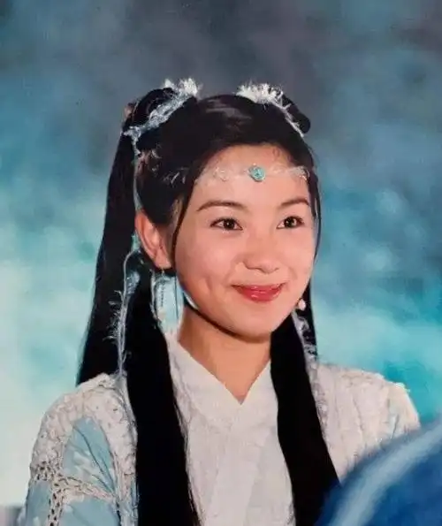 今天小美要来给你们分享的是苏有朋版本中饰演"小昭"的女艺人陈秀丽