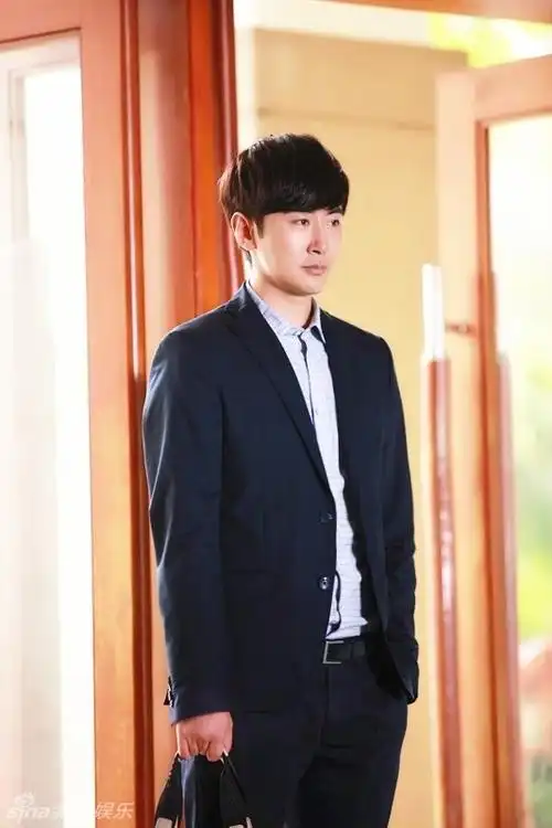 05 12:21:48 3 / 5 新浪娱乐讯 《左手温暖右手》曝一组高梓淇剧照.