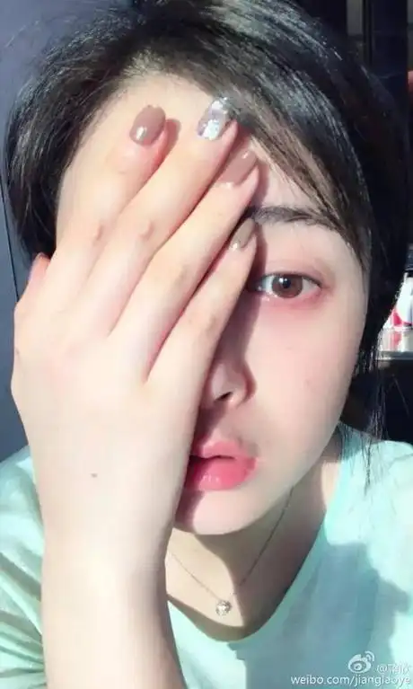 杨紫撞脸杨幂,玩半脸自拍你认对了吗?