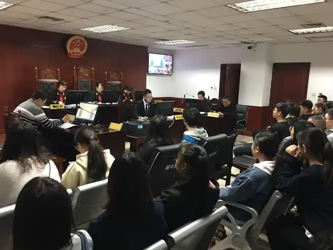 攀大学生走进法院观摩庭审长知识