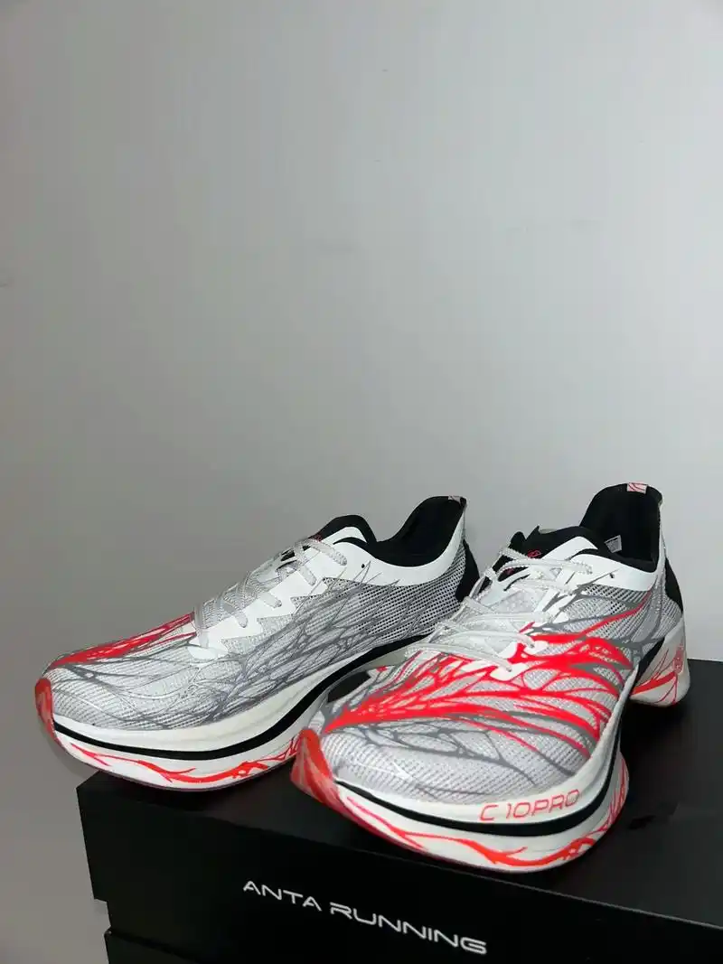 谁设计的呢? #碳板跑鞋 #c10pro #安踏#alph - 抖音