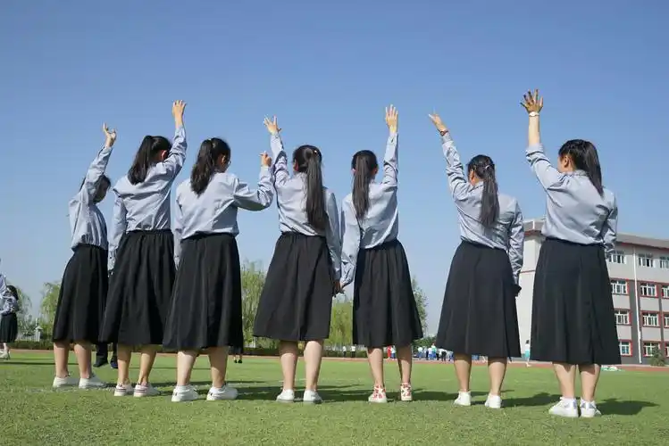 一排背影给你,可好