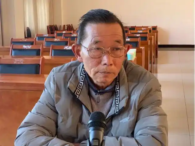 会上,镇党委书记董大文同志作了动员讲话;副镇长尹丹一同志传达了