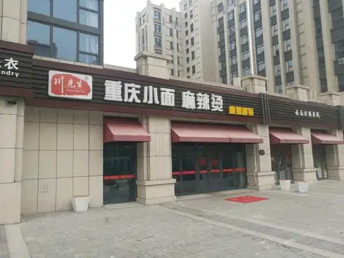 小区门口临街商铺 纯一层把角 有燃气上下水 现铺随时可看