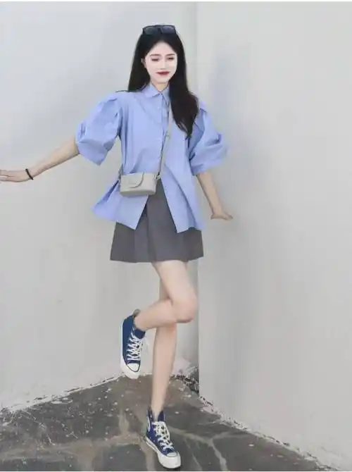 原创短款百褶裙搭配什么上衣和鞋子好看