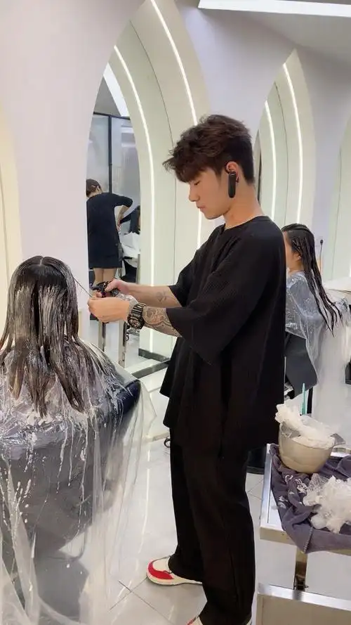 美发师的工作现场