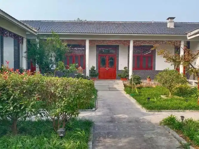 出租  精装四合院  全部家具家电 适合居住 做会所