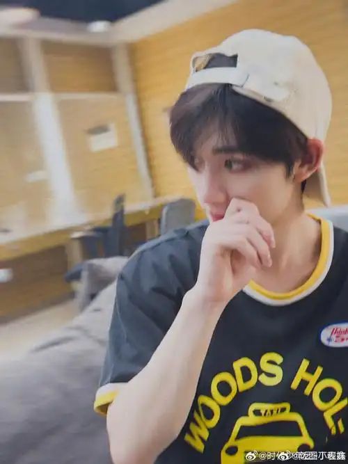 丁程鑫运动风t恤##你好星期六