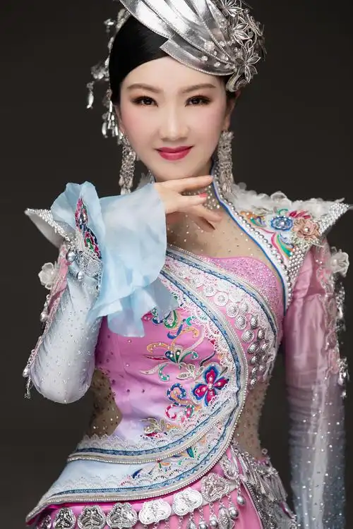 item/贵州/37015" data-lemmaid="37015">贵州 /a>黄平人,苗族女歌手