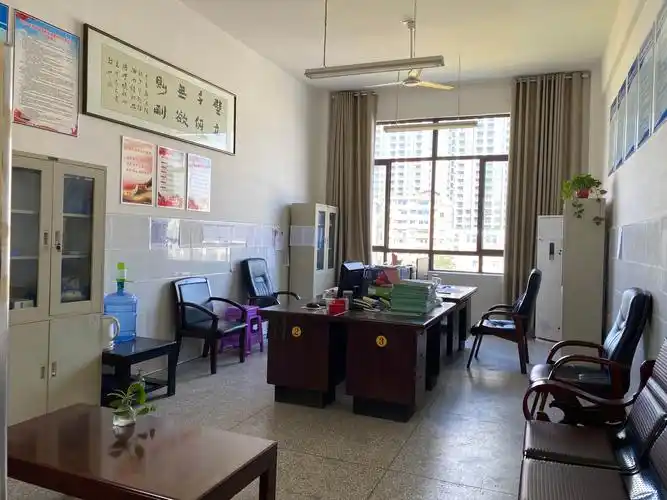 龙山县思源实验学校开展办公室文化建设评比活动