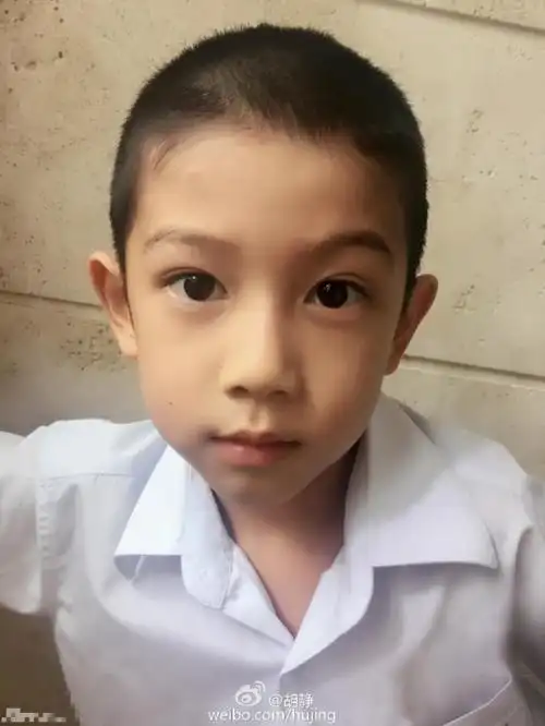 新一代男神!胡静儿子板寸头帅出新高度