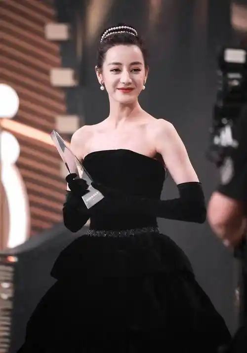 原创热巴黑色天鹅礼服宛如尊贵的女王殿下快来拜见女王