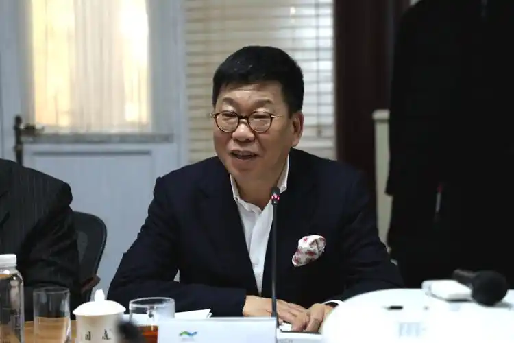 12月3日下午,全国政协外事委员会副主任,察哈尔学会会长韩方明博士